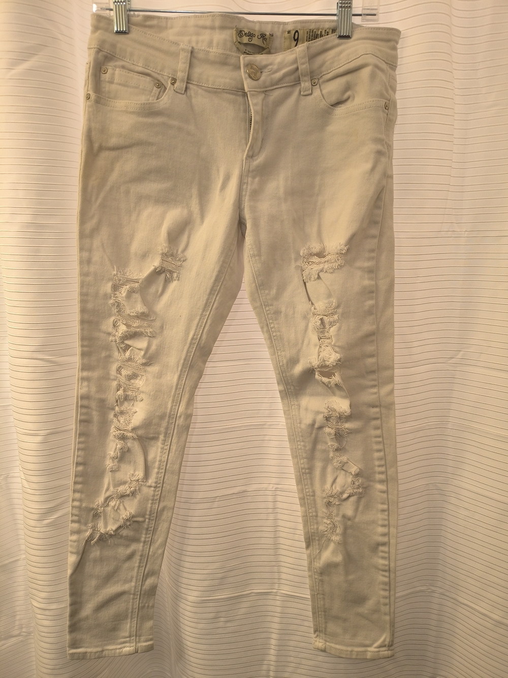 Distressed Women’s Skinny Jeans - Cream
